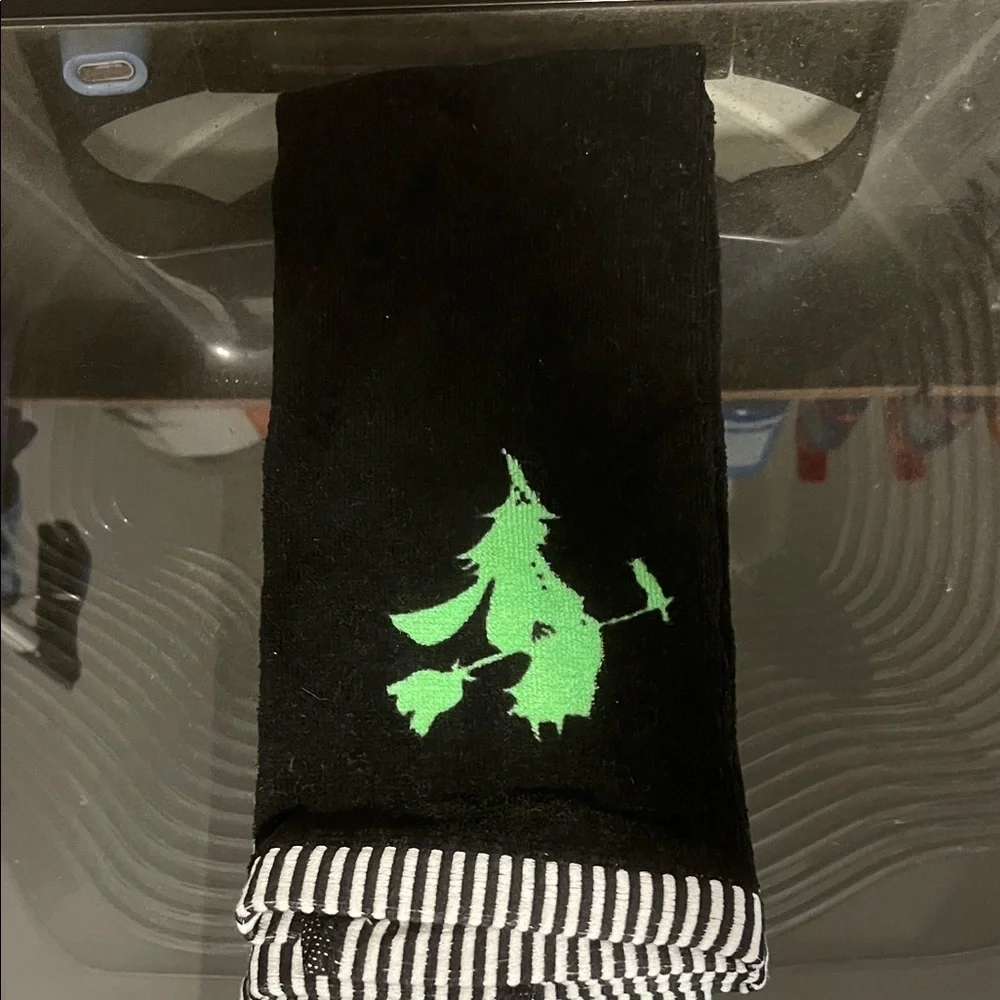 NWOT Wicked Black and Green Witch Design Towel 2 pk